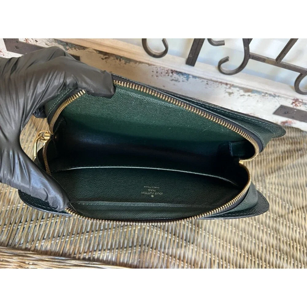 Vintage Louis Vuitton Taiga Baikal Clutch Bag VI0925 France February 1995 Unisex